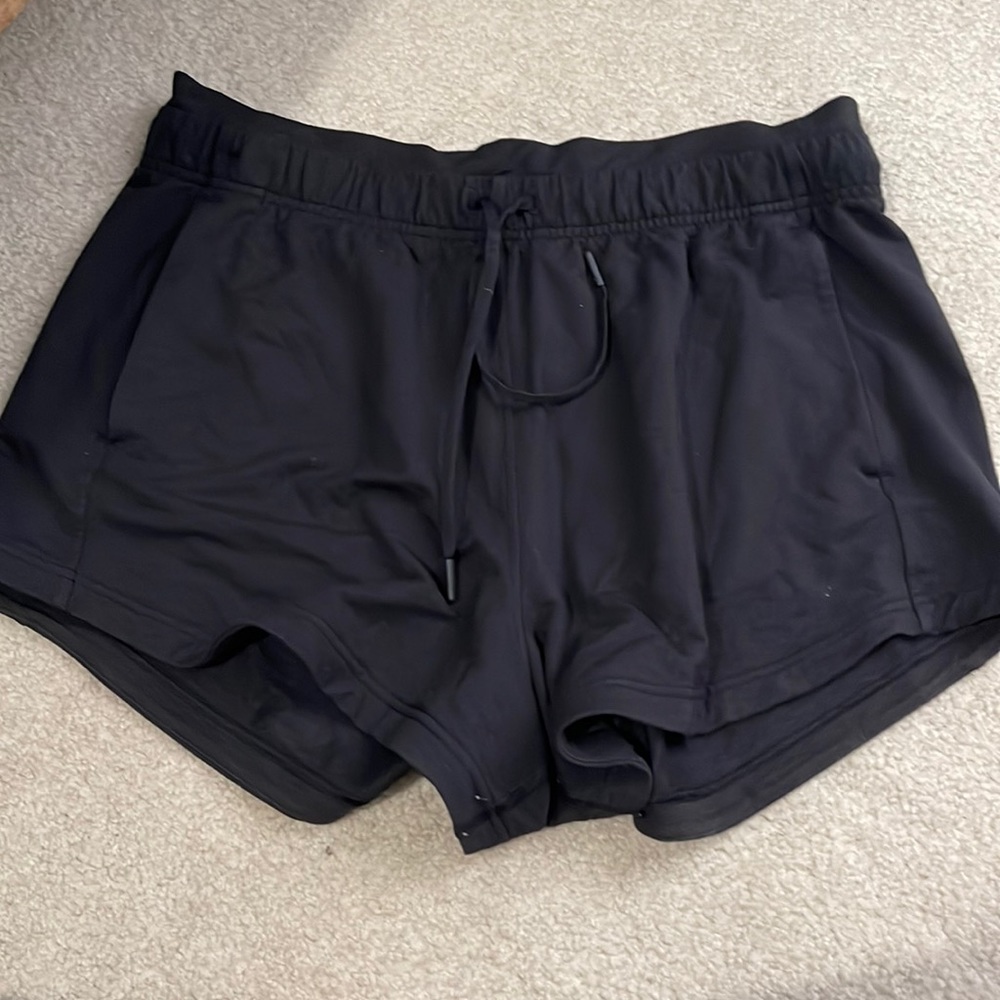 Lululemon inner glow shorts